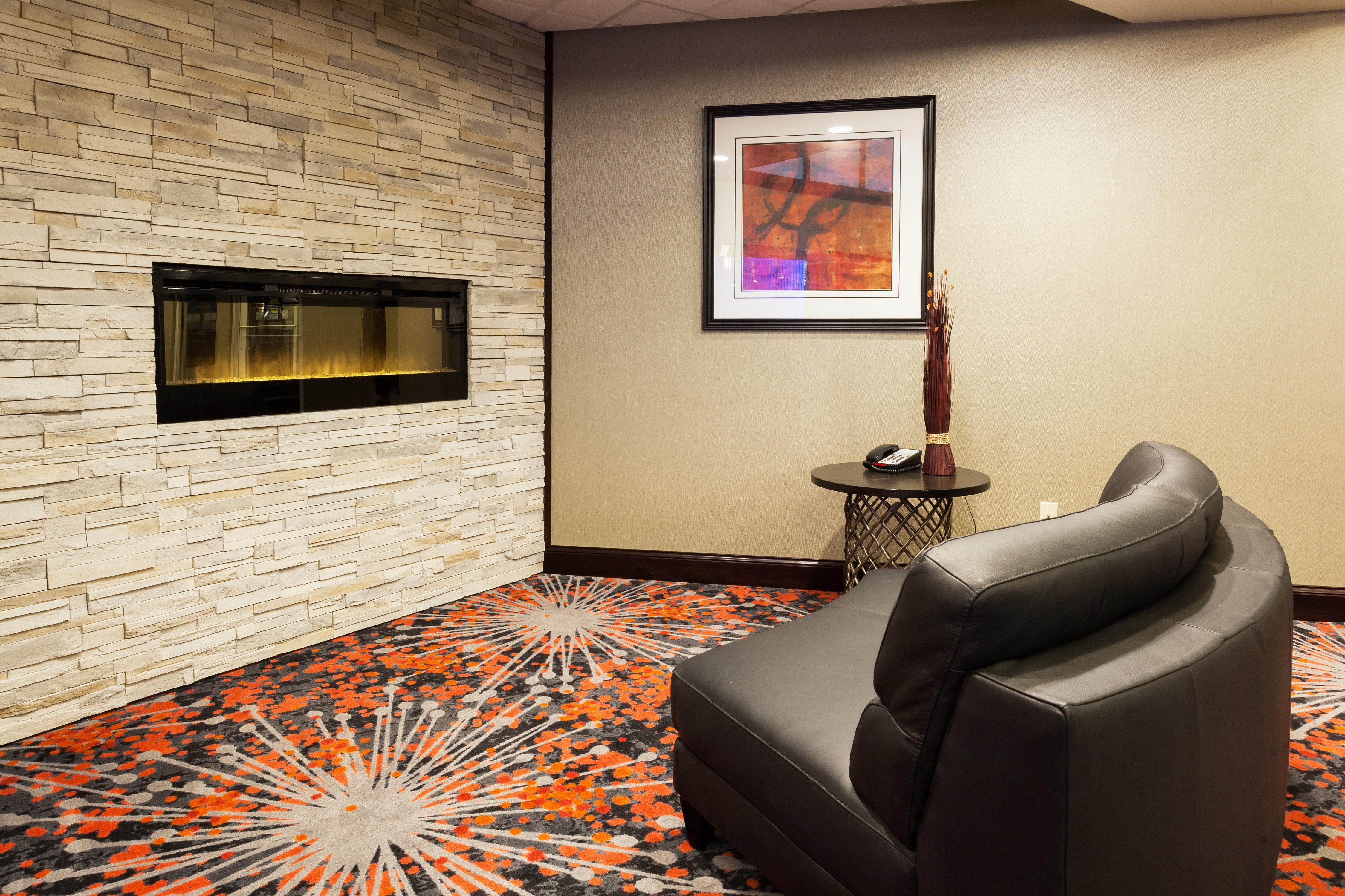 Holiday Inn Express & Suites Rapid City By Ihg Ngoại thất bức ảnh