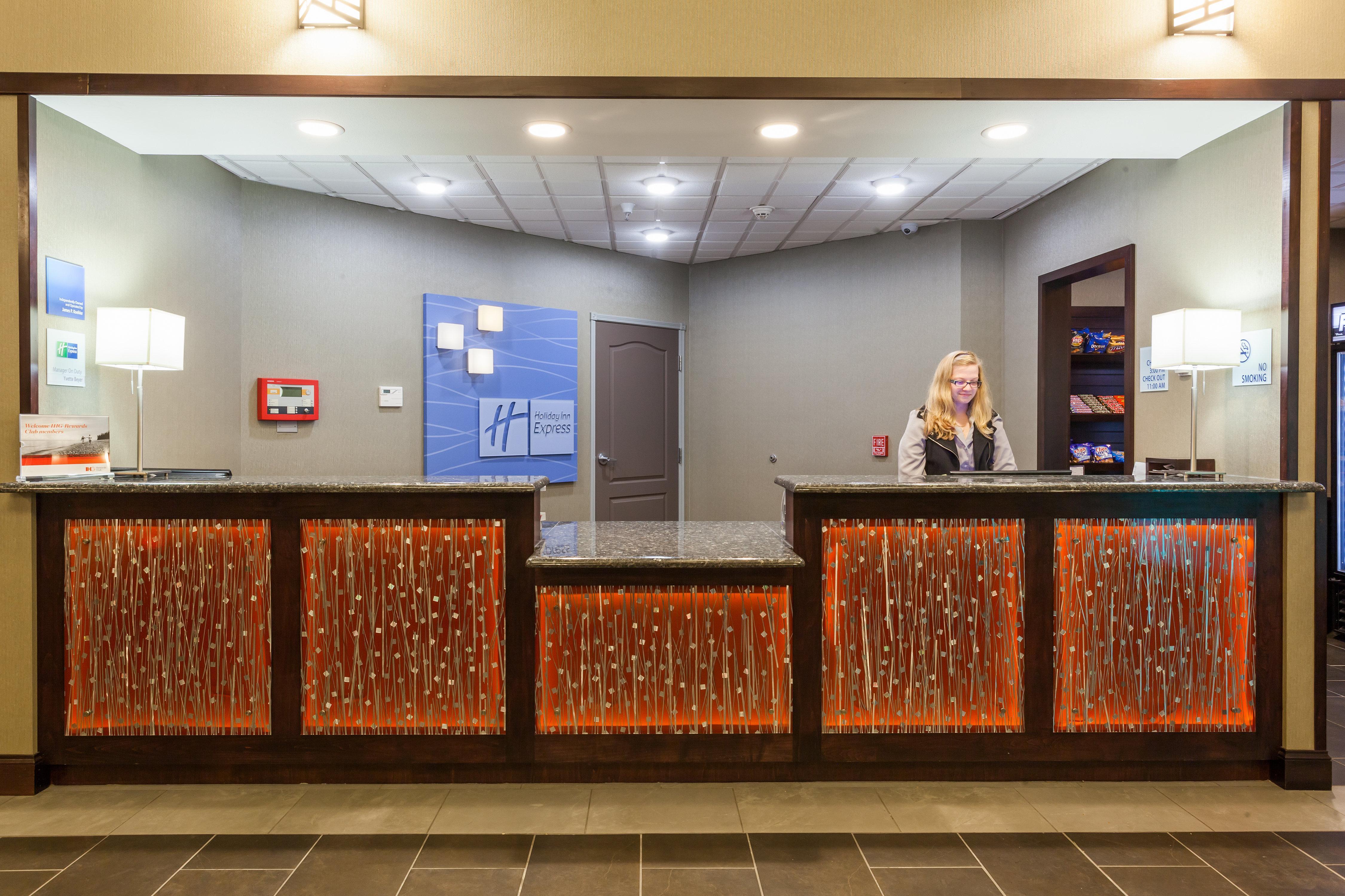 Holiday Inn Express & Suites Rapid City By Ihg Ngoại thất bức ảnh
